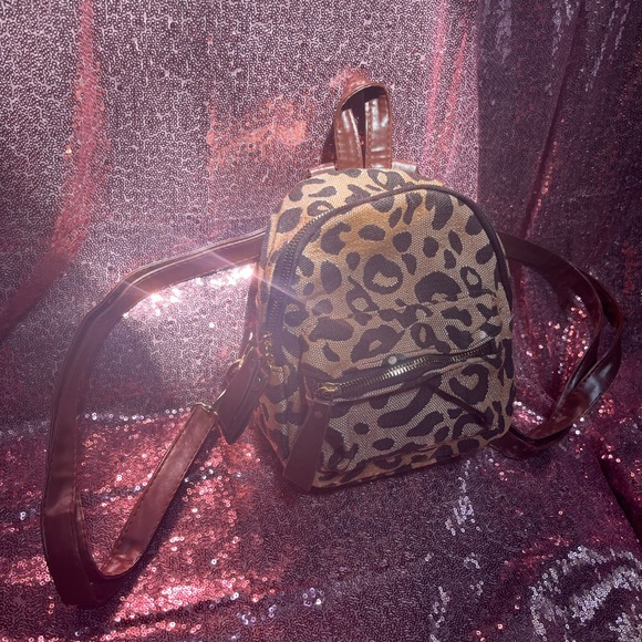 Mini Leopard Backpack - Picture 2 of 3
